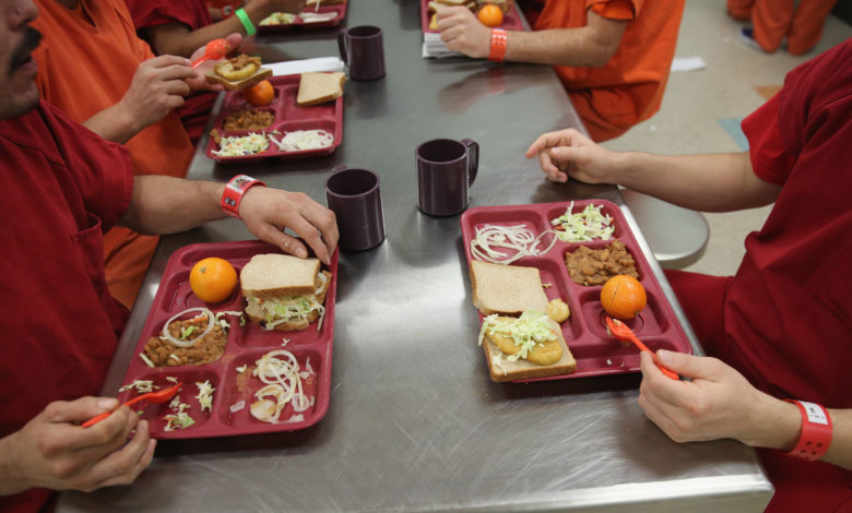 Immigrant Detainees eat lunch