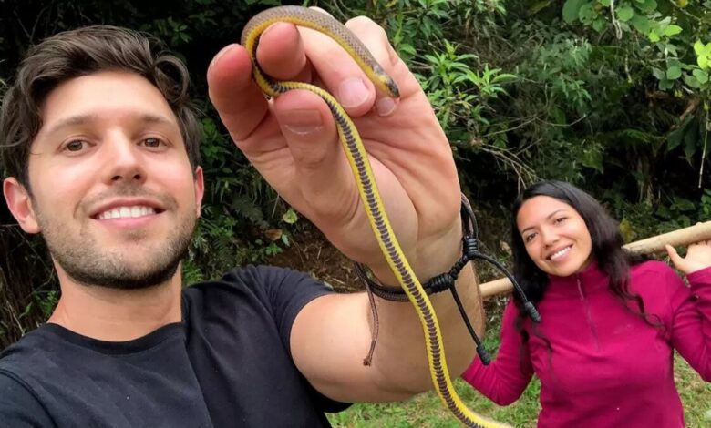 Scientists Alejandro Arteaga and Amanda Quezada with one of the newly named snakes
