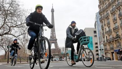 People on bikes close to the Eiffel Tower in Paris