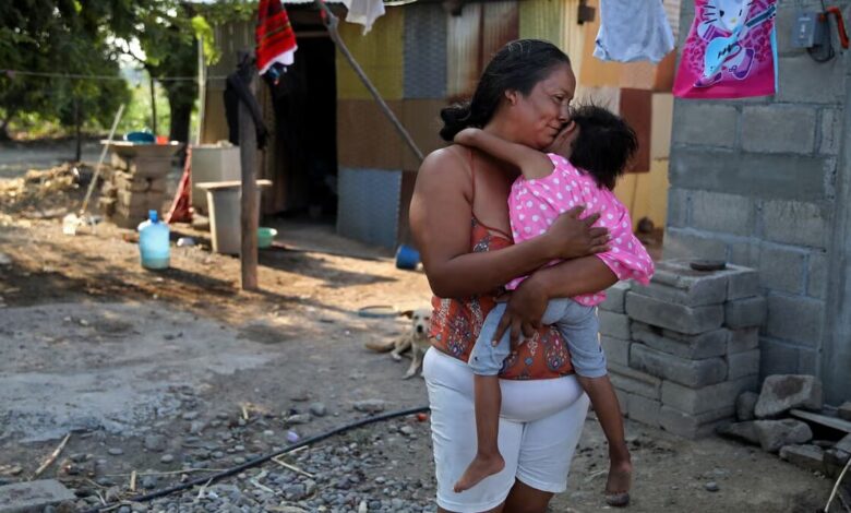 mother with daughter in Mexico
