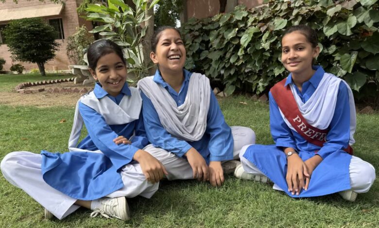 Pakistani girls who want to get the HPV vaccine