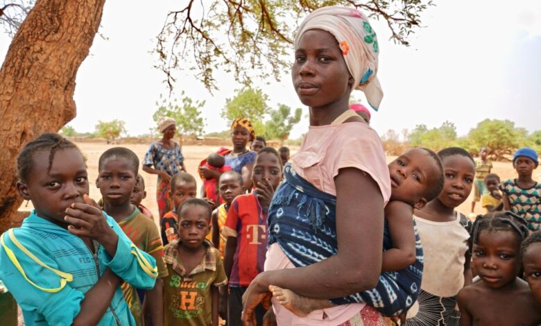 Woman and children in N.Burkina Faso