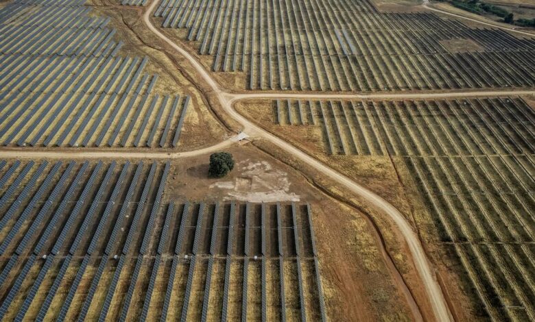 The IDAE policy aims to bring cheap electricity to households suffering from pobreza energética (fuel poverty) who cannot afford the upfront cost of installing panels.