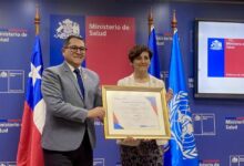 PAHO/WHO Representative in Chile, Giovanni Escalante, and Chile’s Minister of Health, Ximena Aguilera, during the ceremony recognizing the elimination of leprosy