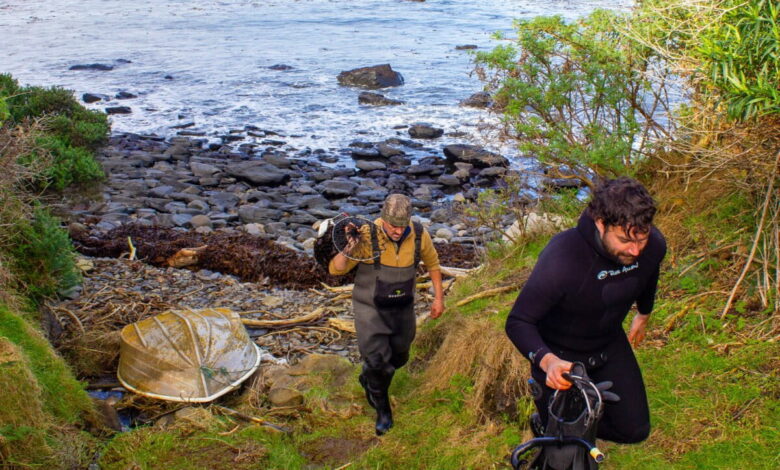 Members of the Kāi Tahu marine ranger team return from harvesting seaweed